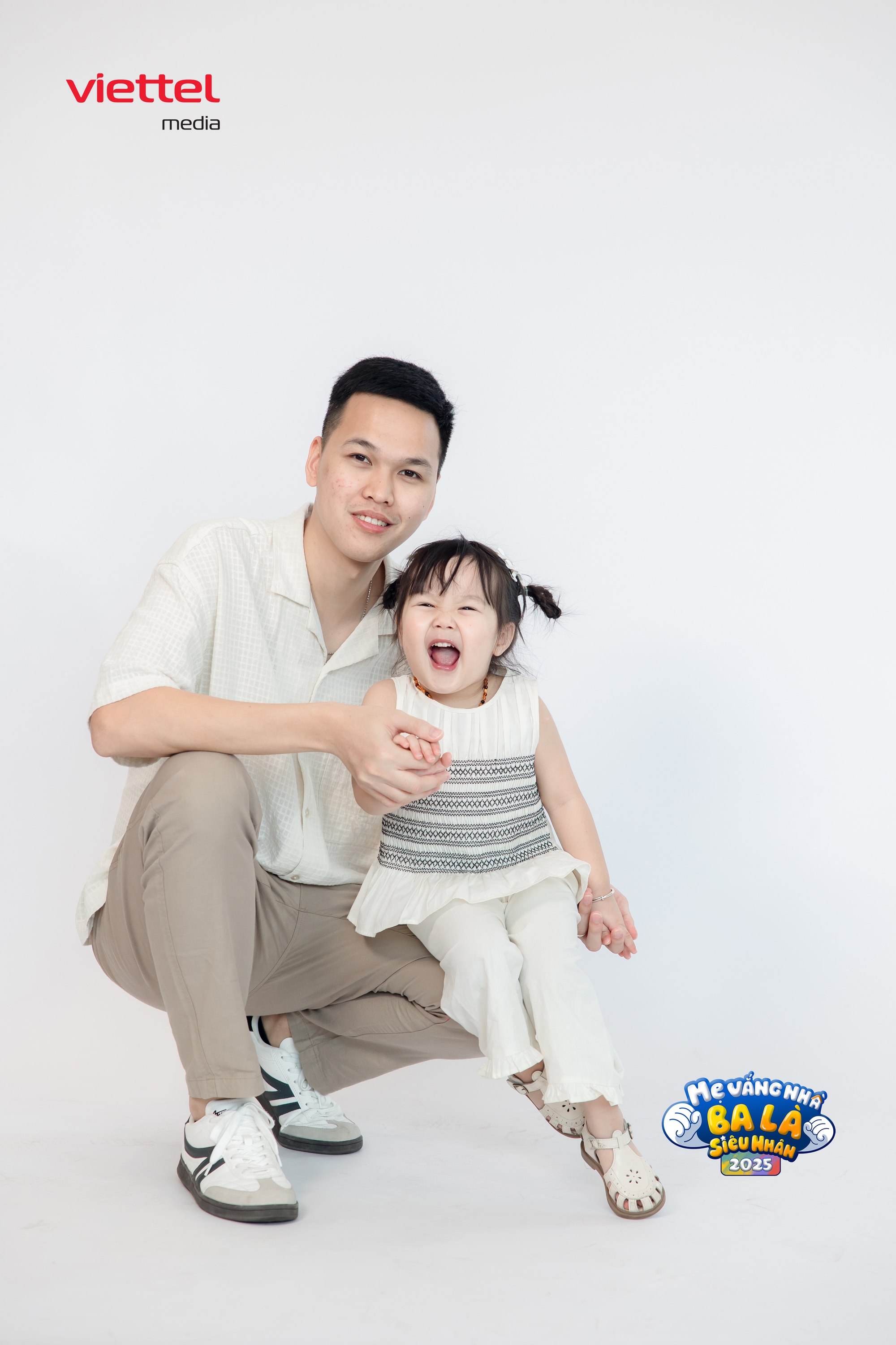 Chim Sẻ Đi Nắng and His Daughter Shine in Reality TV, Causing a Sensation Right After Airing 1 chim se di nang va con gai tap 9 2 1748836198074 1748836198324263738125