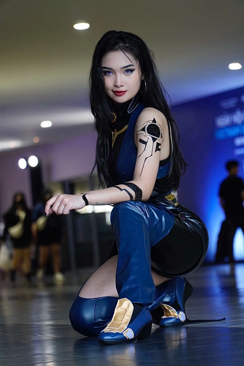 The Beautiful Girl with the "Viral Kiss" Causes a Stir Again 12 mc dang tieu binh cosplay dac vu reyna trong valorant 279520 17502169919831290055944 1750219311151 17502193113411213111404