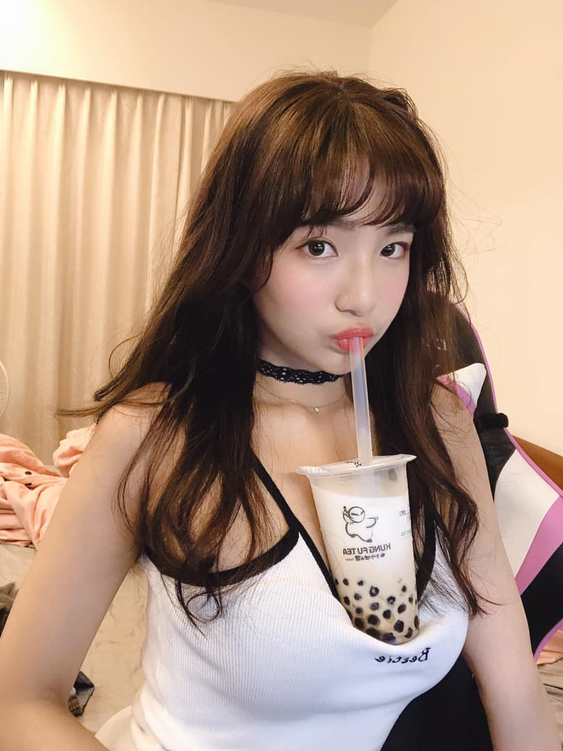 Beautiful female streamer causes a "storm" online while assembling a cabinet live: A trick to flaunt her body for interaction? 3 photo 1749452414780 1749452414981925792102 1749774219447 1749774219541675607488 1749777166798 17497771671211893787508