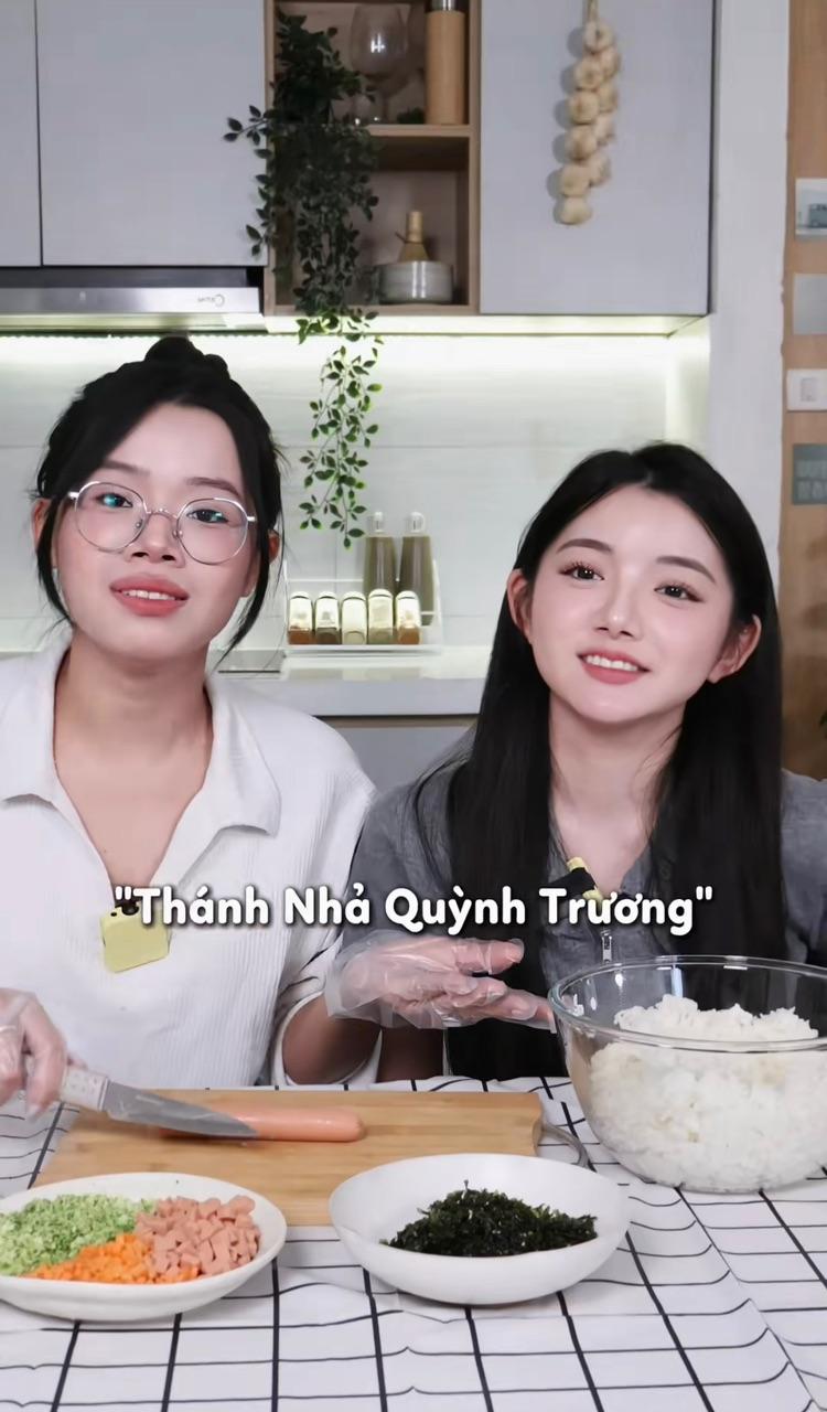 The Eye-Catching Reaction of the "Mukbang Fairy" Amidst Rumors of Not Swallowing 5 photo2025 06 1310 44 27 1749786322859217675629 1749787992742 1749787992901695322956