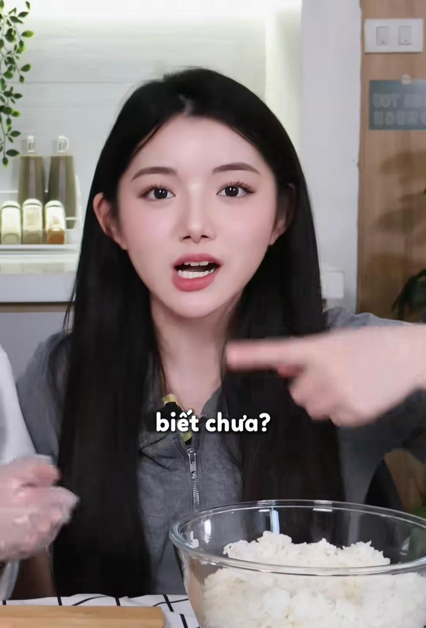 The Eye-Catching Reaction of the "Mukbang Fairy" Amidst Rumors of Not Swallowing 7 photo2025 06 1310 44 28 17497863228381127623986 1749787994216 1749787994346435286093