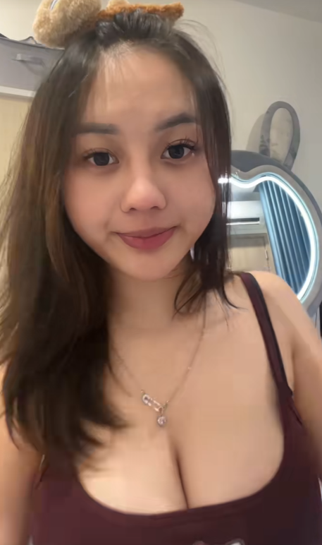Not Cooking Content, Zin Takes on a Makeup Challenge with a Vibration Massage Machine and Fans' Reactions 2 screenshot 2025 06 06 135101 17491928206611592951545 1749193621465 17491936215721277510952