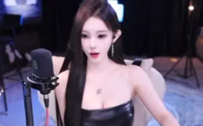 Unable to Get Donations from Viewers, Female Streamer Feels Wronged and Takes Unacceptable Actions Towards Audience 1 screenshot 2025 06 07 091054 17492622723421047704565 1749266608991 17492666092411721695138