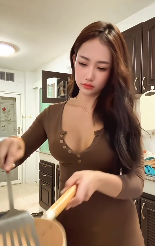 Transforming into a Capable Wife, the Stunning Hot Girl Rivals "Zin Likes Cooking" 3 screenshot 2025 06 25 151723 1750839476775138344712 1750842931809 1750842931977498763644
