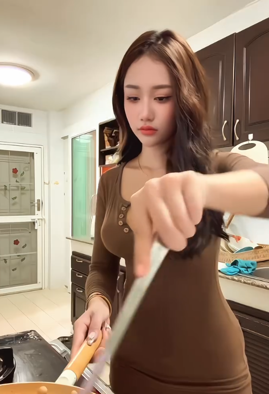 Transforming into a Capable Wife, the Stunning Hot Girl Rivals "Zin Likes Cooking" 4 screenshot 2025 06 25 151738 1750839476749944461475 1750842935605 17508429357951308397053