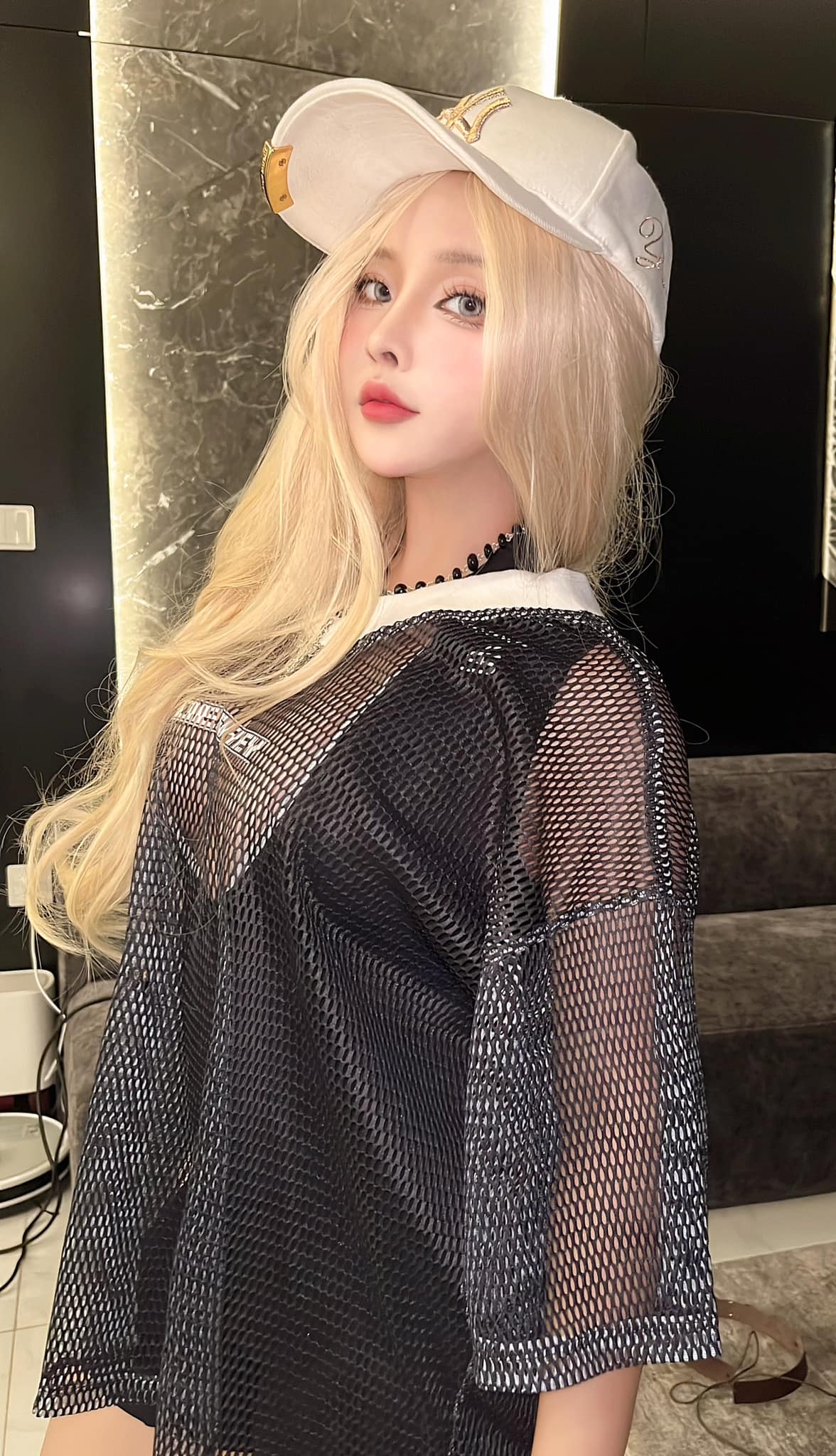 Showing Off Her New Nails, This "Top Server" in the Cosplay Community Leaves Fans in Awe 7 195039035271462742577667957207564558214744n 17454835838771158330005 1745549202337 1745549202815942926023 17512802086961950246134 1751337025805 17513370259711759659364