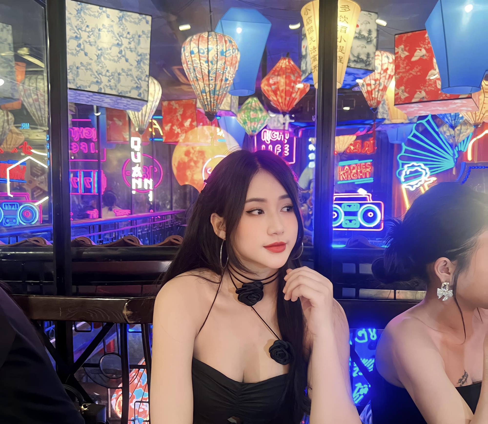 Hot Girl Liên Quân Becomes Famous with a New Interface Update Photo Shoot Ahead of Her Birthday 16 48724128038817502388019402100849441813567945n 17522100374401893721740 1752221864412 17522218645575602368