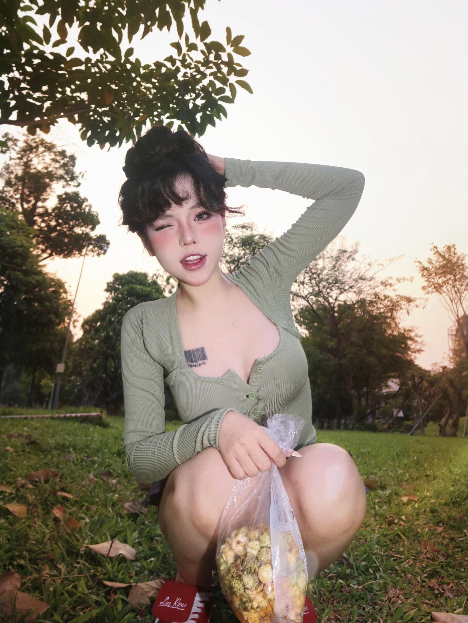 Bảo Khuyên Susan Releases Stunning Makeup-Free Video, Responds Directly to App Usage Doubts 1 49762187224583960278519536734152736023447597n 1753861254733343997880 1753862867353 1753862868001174382720