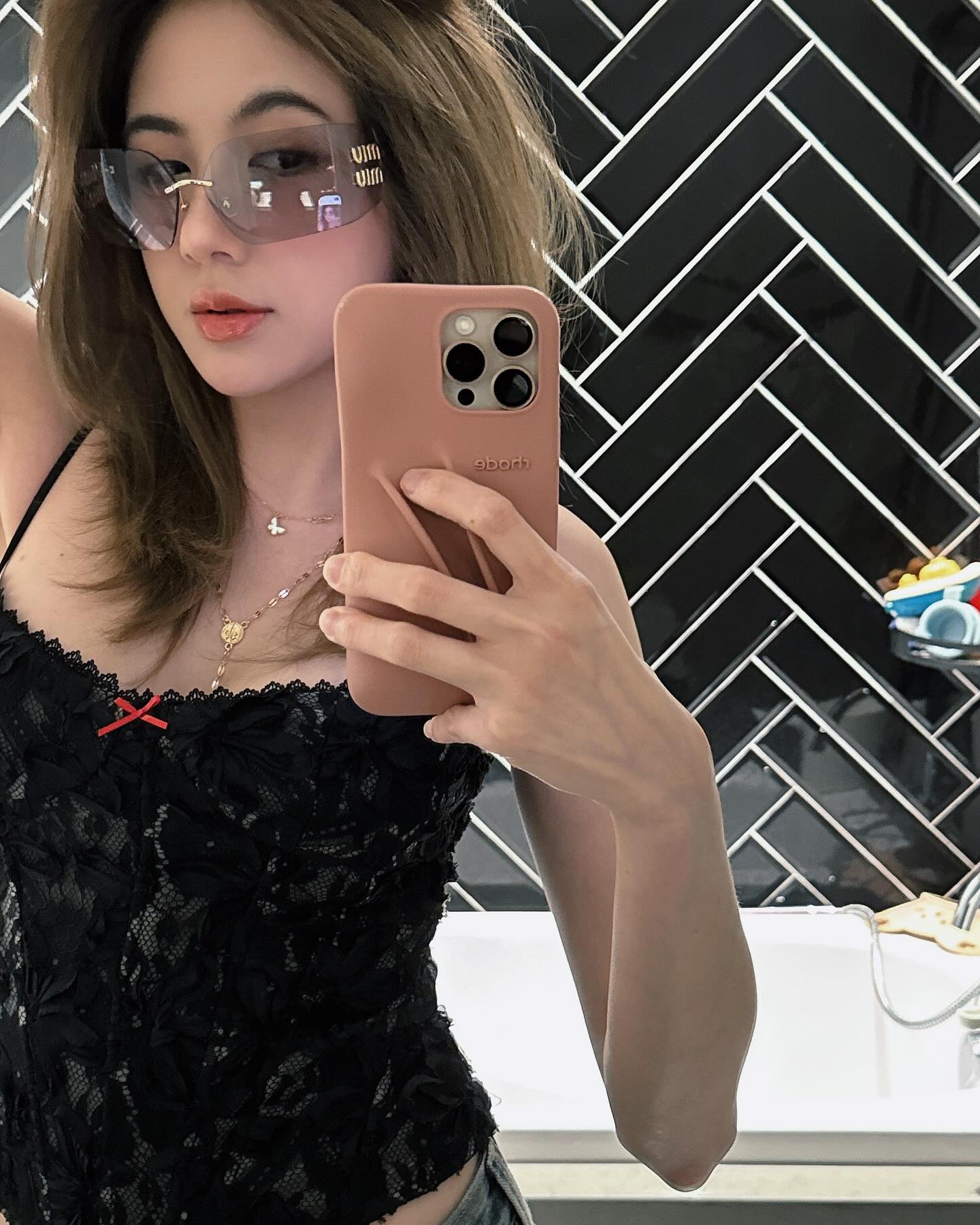 Sharing a Sweet Moment with a Gorgeous Hot Girl, Male Streamer Makes Fans Jealous 7 49794835218507548458036165635647906938554757n 1752746123308462472865 1752815088867 1752815089115157505448