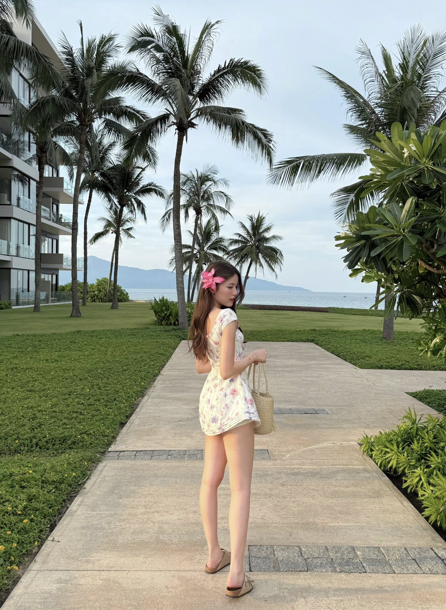 Hot girl Babyboo continuously shares stunning photos, making it hard for male fans to resist 1 50570926121332858338434146953982625776208404n 17523740783731504274025 1752394561896 1752394562087216493150