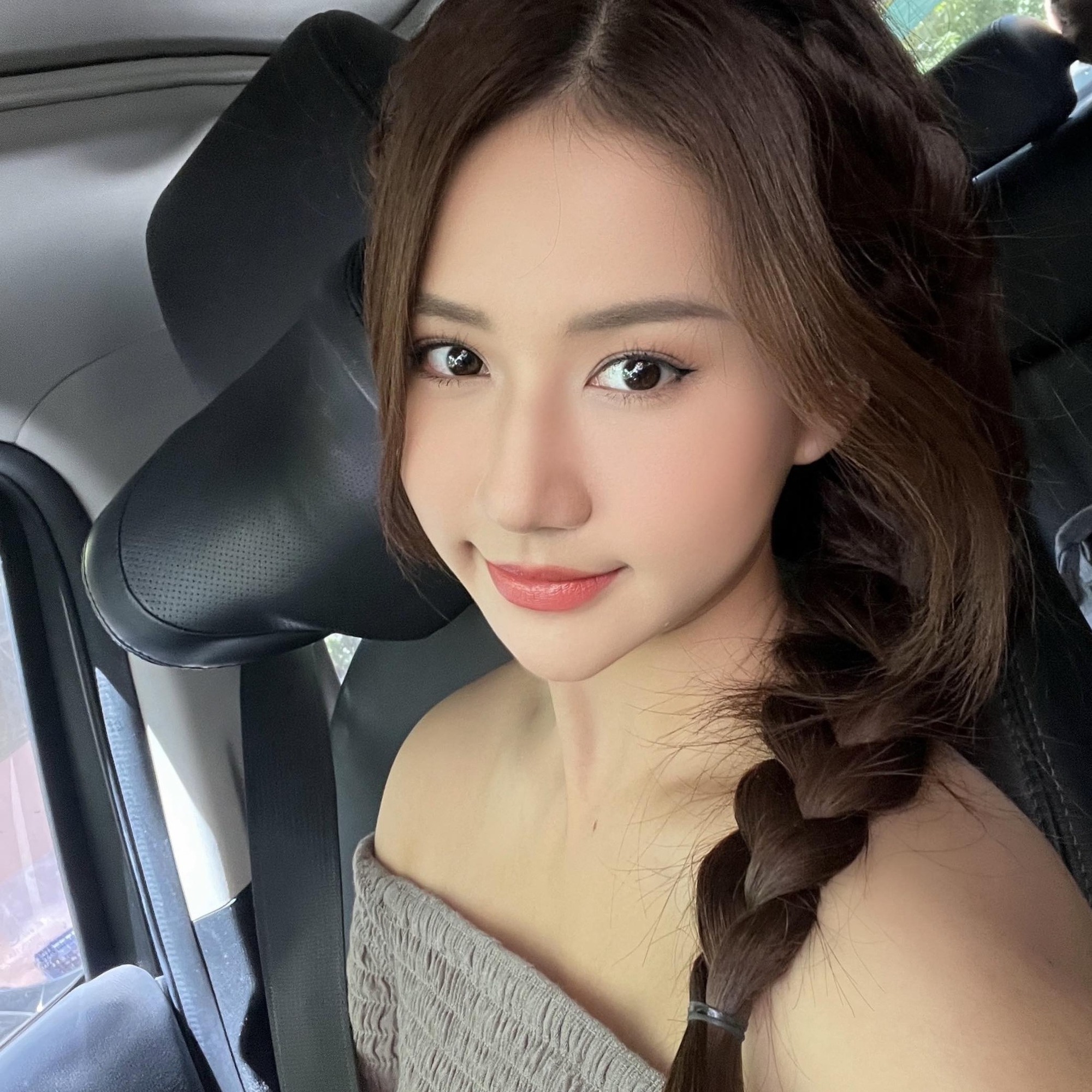 Hot Girl Liên Quân Becomes Famous with a New Interface Update Photo Shoot Ahead of Her Birthday 6 51319359339655038170932484767531829334676820n 1752210016367920473287 1752221846232 1752221846452140871487