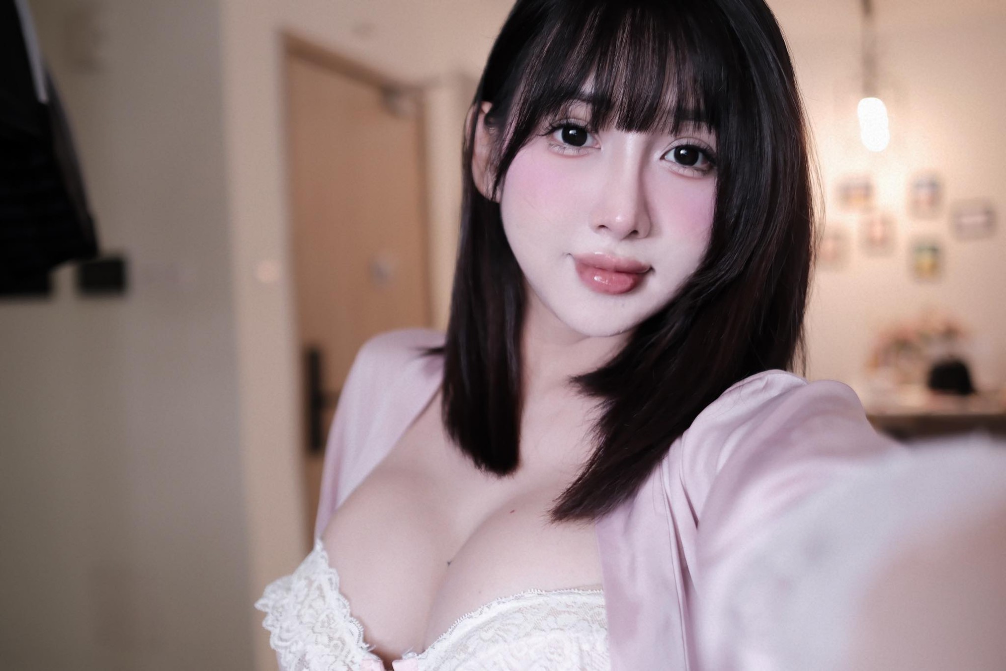 Following the "Hong Ti" Trend, Hot Girl Rumored to Have "16,000 Boyfriends" 3 51543857111712819481372394191359266285883862n 17520302442991831932233 1752031364864 17520313650242064005413