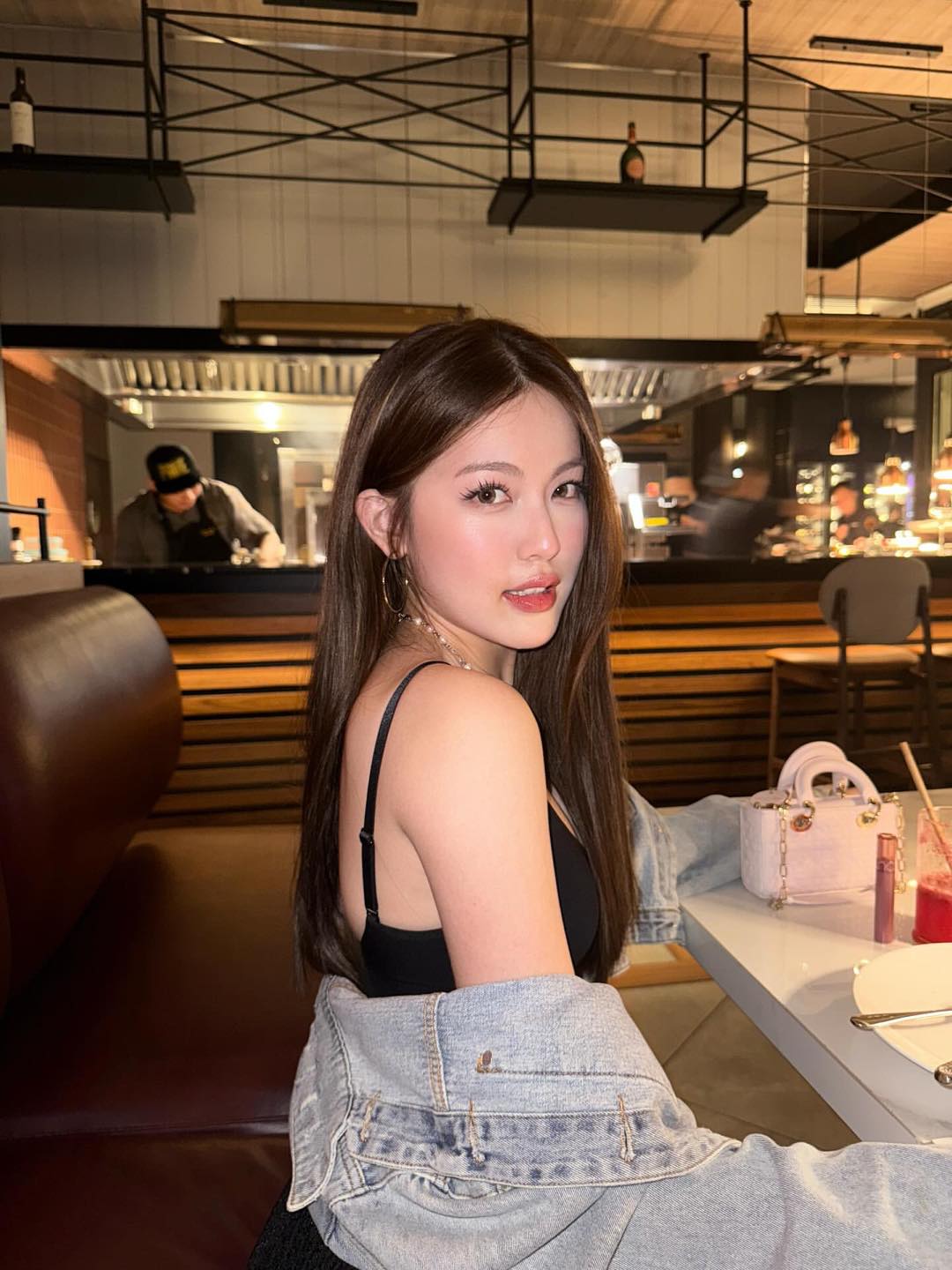 Hot girl Babyboo continuously shares stunning photos, making it hard for male fans to resist 14 517399308105679235996701040295796606087297n 17523741148111481637830 1752394573542 17523945736951727285285