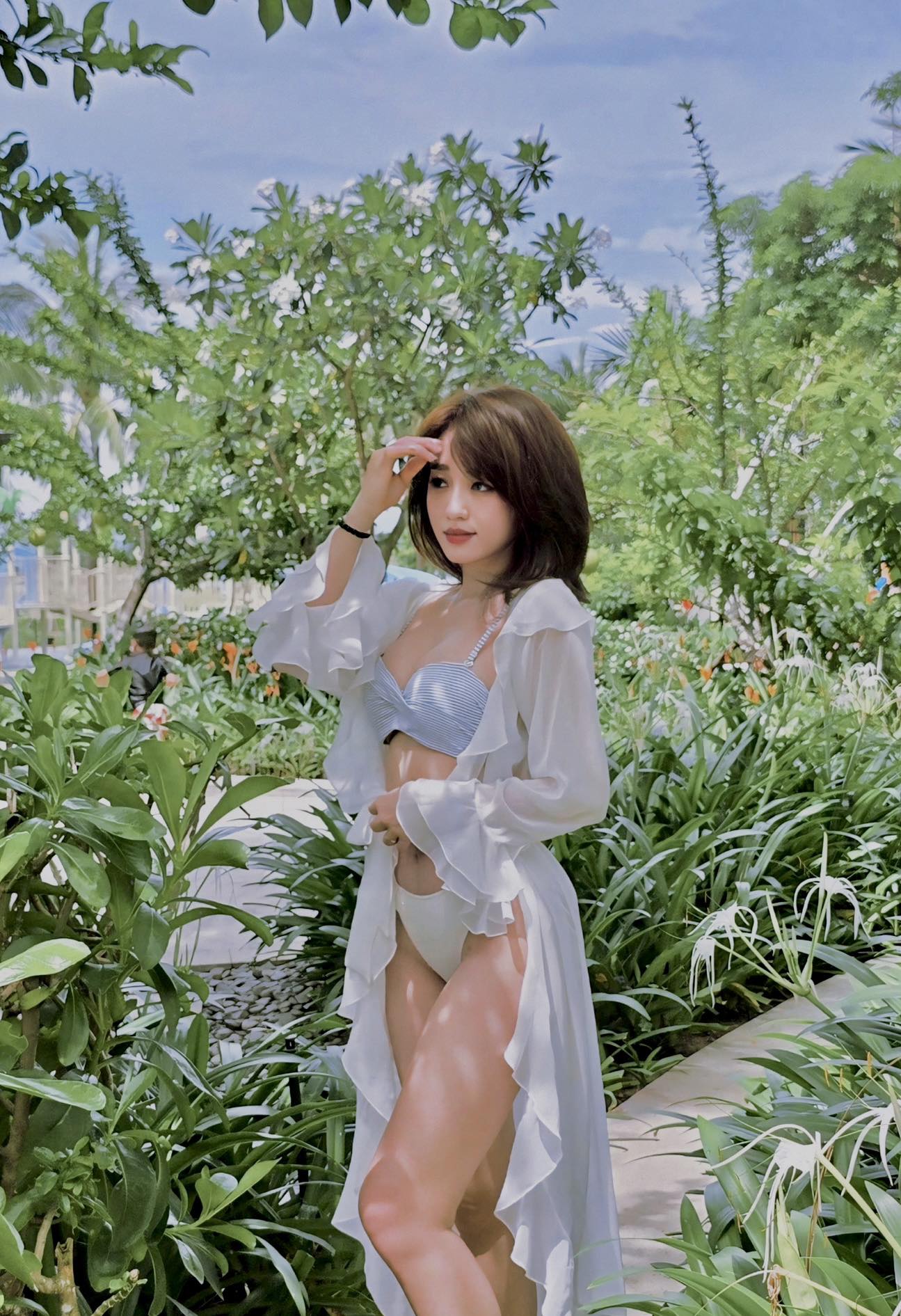 Eye-Catching: The Stunning Poses of the Hottest "Banker" on the Internet 4 518968259313265437669442894253078099831095585n 1753067778269128032186 1753071317141 17530713173601383786691