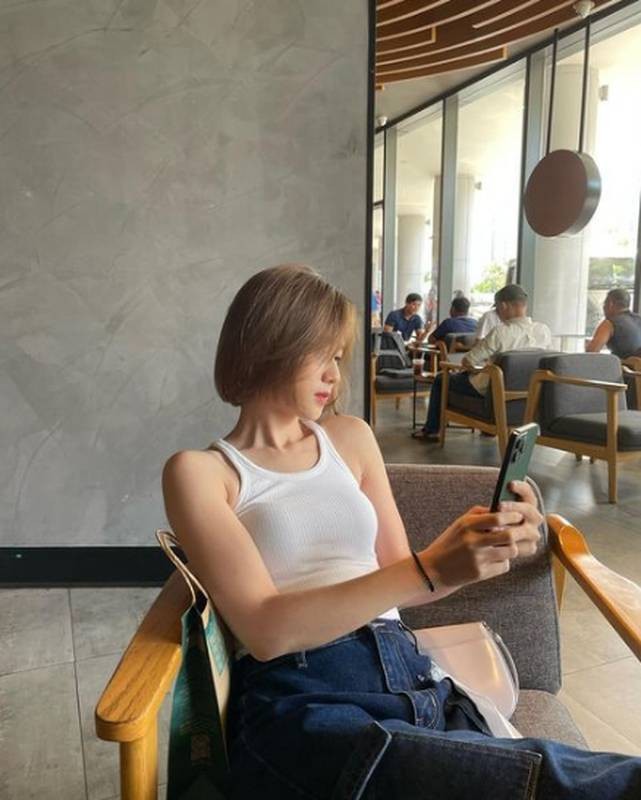 "Graduation Hot Girl" Showcases Elevated Beauty and Perfect Body in a One-Piece Outfit 11 900c78dc1afbbf11e514c82ee751ceaf74 1752133210767 1752133210960742097799 1752137020615 17521370208361019104055