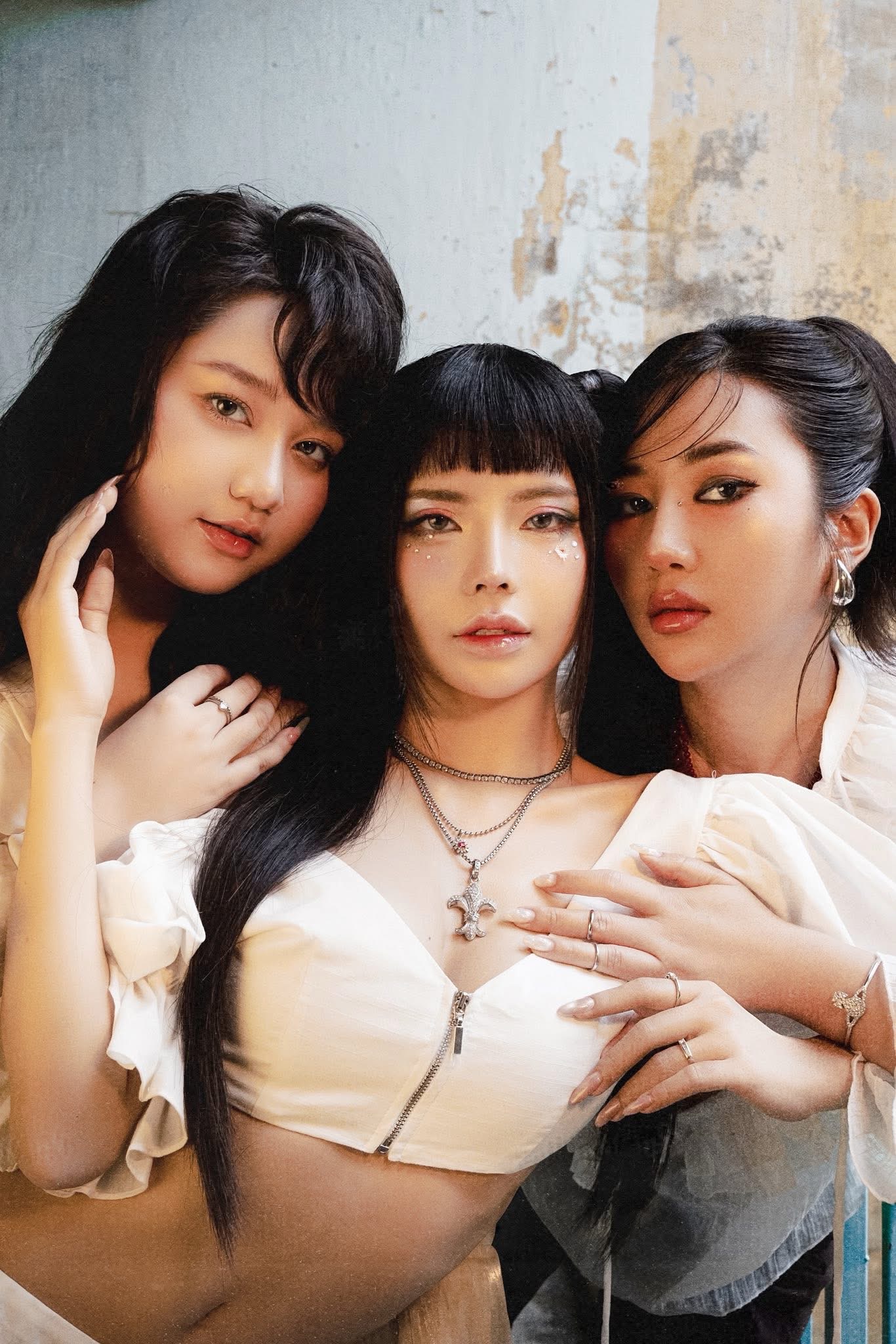 Mai Dora Explodes with Visuals, "Burns" Fans with Her Tiny Waist, Dao Muoi is Just a Name! 2 anh 2 1 17522587607281485475027 1752291683613 17522916837711959992642