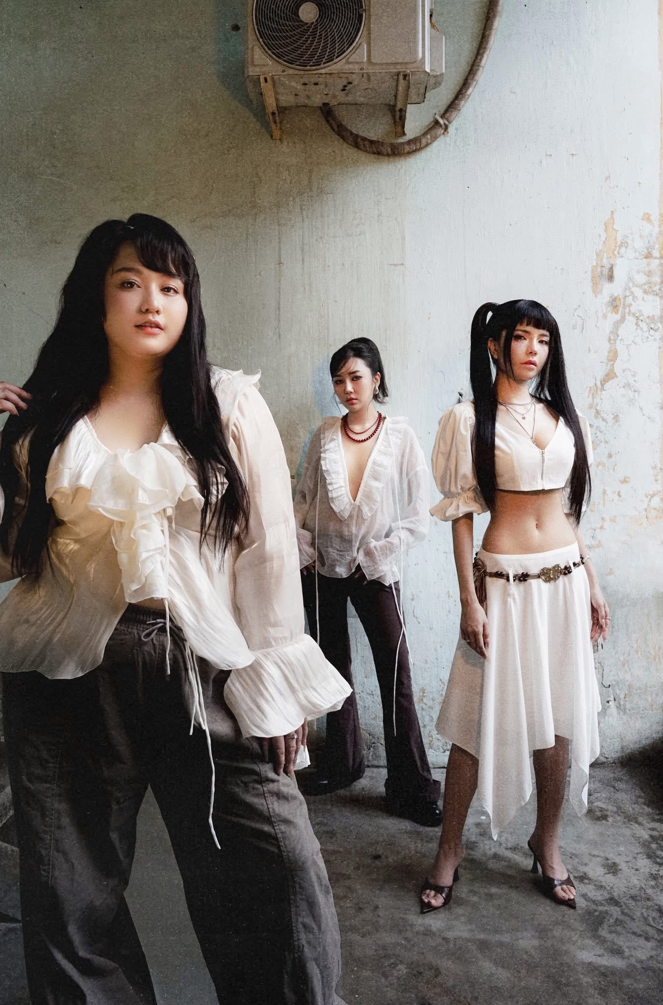 Mai Dora Explodes with Visuals, "Burns" Fans with Her Tiny Waist, Dao Muoi is Just a Name! 3 Mai Dora confirms her seductive status.