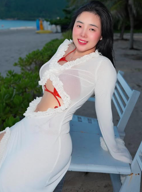 The Elegant Way Hot Girl TikToker Displays Her Sensual Figure 5 anh chup man hinh 2025 07 05 luc 224223 1751731528048406887220 1751782775138 1751782775277449677634