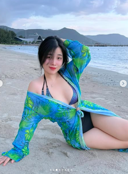 The Elegant Way Hot Girl TikToker Displays Her Sensual Figure 13 anh chup man hinh 2025 07 05 luc 224450 17517315281831989289766 1751782782862 1751782783466700390577
