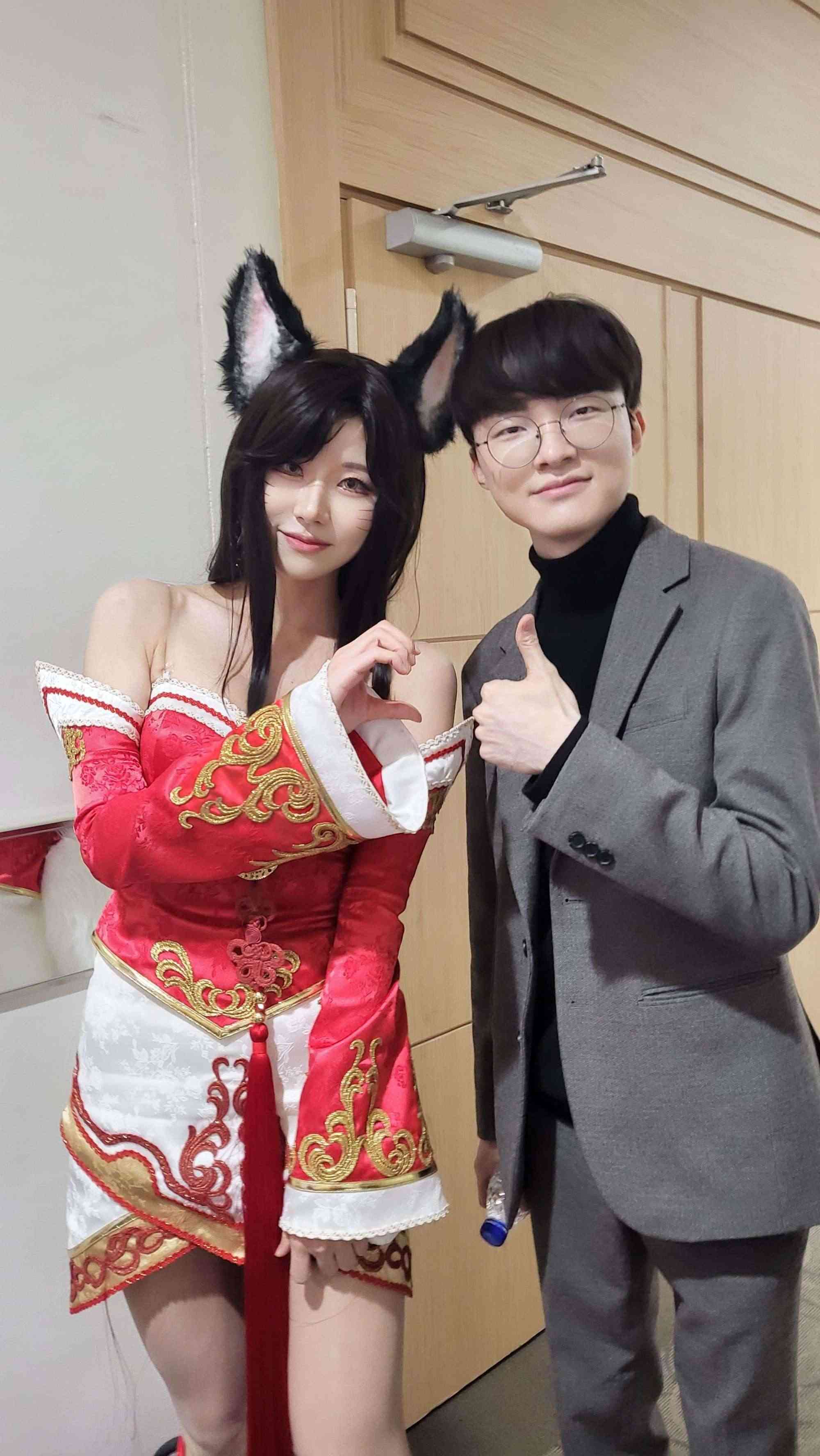 With a Beautiful Girlfriend, Arena of Valor Player's "Pressing Escape" Move Impresses Female Fans 11 faker t1 con 2022 2 1672617766 7 1700627554699347329682 1751859894232384411079 1751862805866 1751862806072699152722