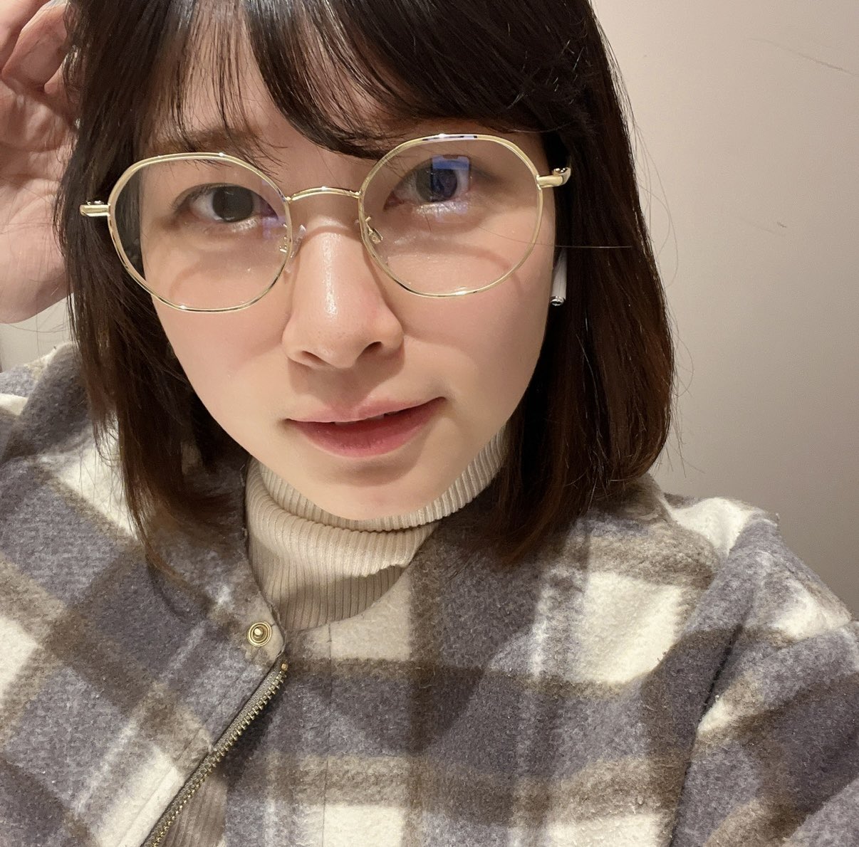 The Hottest Office Girl Right Now, Racking Up 74 Million Views, Thousands of Men Want to Marry Her 2 gxey4u3buaeoc0t 1753846656499772450424 1753848836309 1753848836518562794479