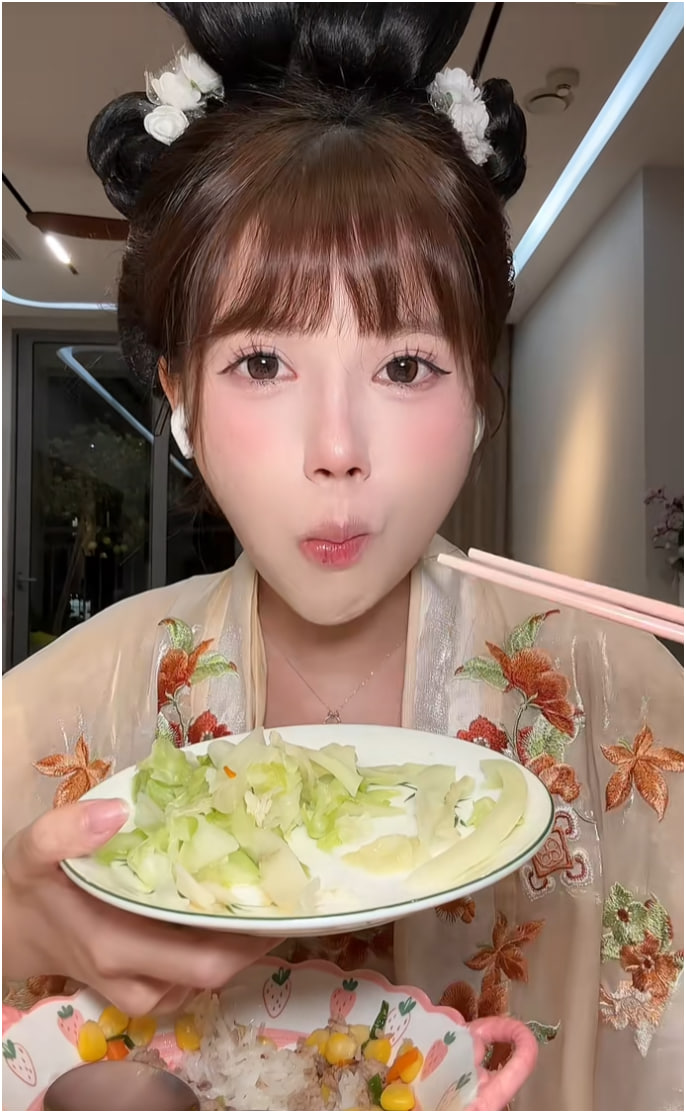 Doing Something That Seems "Very Simple", Female TikToker Receives 2.5 Million for In-Game Purchases from Her Mom 1 photo2025 07 1311 10 42 17523973966612003386832 1752401746052 1752401746147662531277