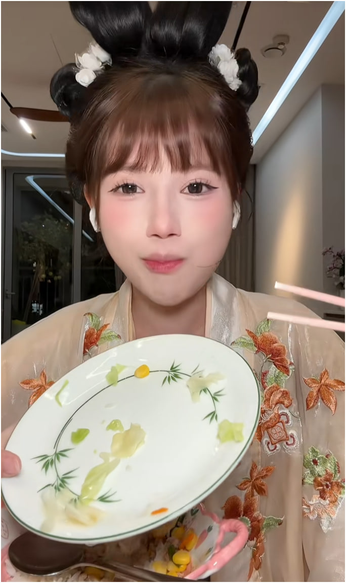 Doing Something That Seems "Very Simple", Female TikToker Receives 2.5 Million for In-Game Purchases from Her Mom 2 photo2025 07 1311 10 42 2 1752397396529959956158 1752401746678 17524017467811512009324