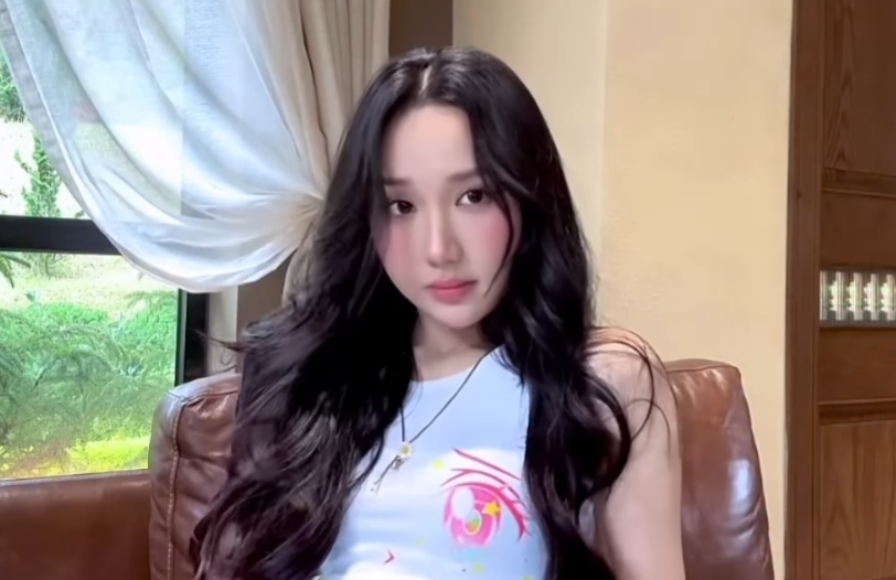 Mina Young Captivates Fans with Neighbor Girl Visuals, Pure as an Angel 5 screenshot 2025 07 16 100527 1752636780001418847998 1752637273473 17526372736741883946756