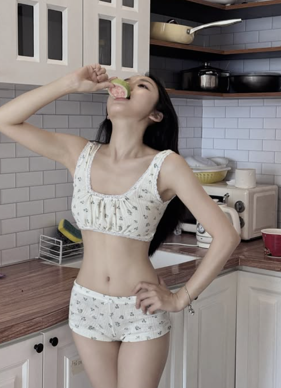 Mina Young Captivates Fans with Neighbor Girl Visuals, Pure as an Angel 7 screenshot 2025 07 16 100835 1752636779788405056200 1752637275149 17526372754031481173443