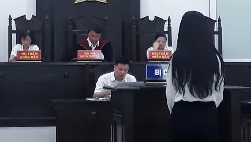 The Underworld of Prostitution 4.0: A Student from a Prestigious University Selling Her Services for 15 Million VND per Encounter 2 Defendant L. at the trial. Photo: Dan Tri