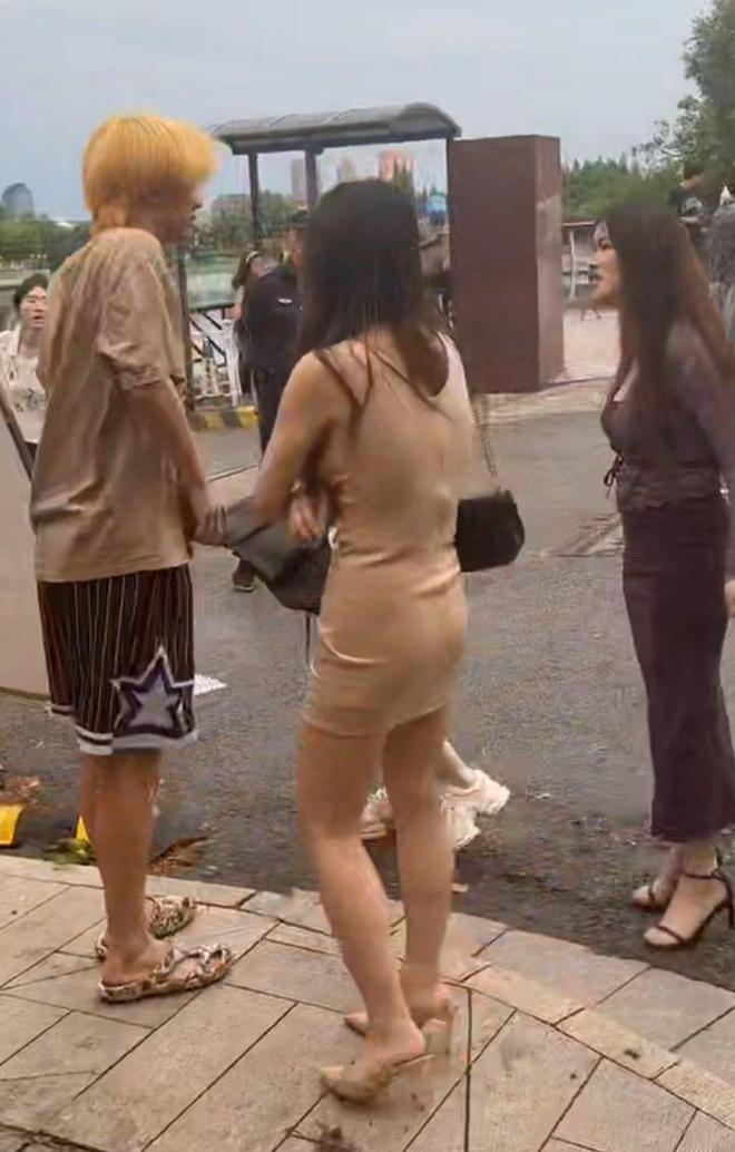 Caught Dating Three Girls at Once, Young Man Finds Himself in an Awkward Situation 2 urlhttp3a2f2fdingyuews126net2f20252f06292f4dd2a3bdj00syl48c0029d000k300vgm 1751259991610747454708 1751268342520 17512683434761529008964