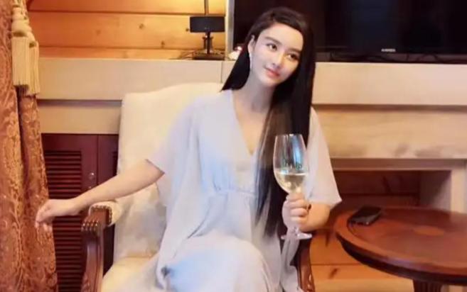 30 billion, 8 years of surgery, marrying a plastic surgeon, what is the fate of this beautiful hot girl now? 1 urlhttp3a2f2fdingyuews126net2f20252f07032fa99d1bbfj00syt1qt000sd000i900bgm 1751616787926846413876 1751617782369 17516177834671563706827