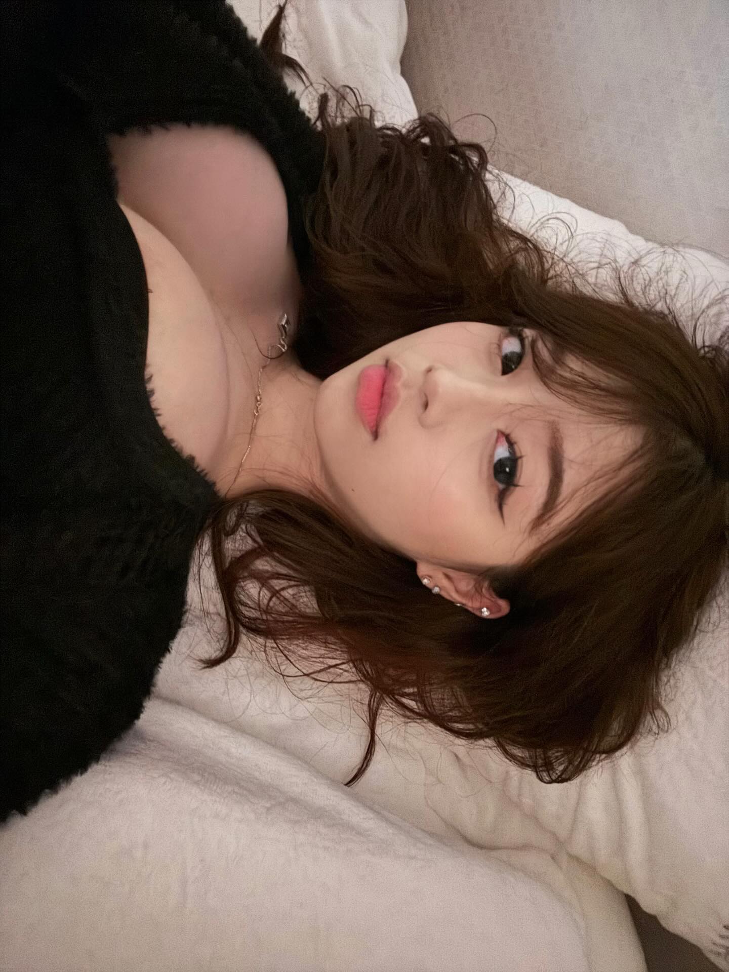 Despite Everything for the 'Insta Life', Gorgeous Girl with 1.4 Million Followers Takes Dangerous Action, Faces 'Report Storm' 9 427760965182440737282215133355433519896878992n 1755920211626745501189 1755935550491 17559355506841818218253