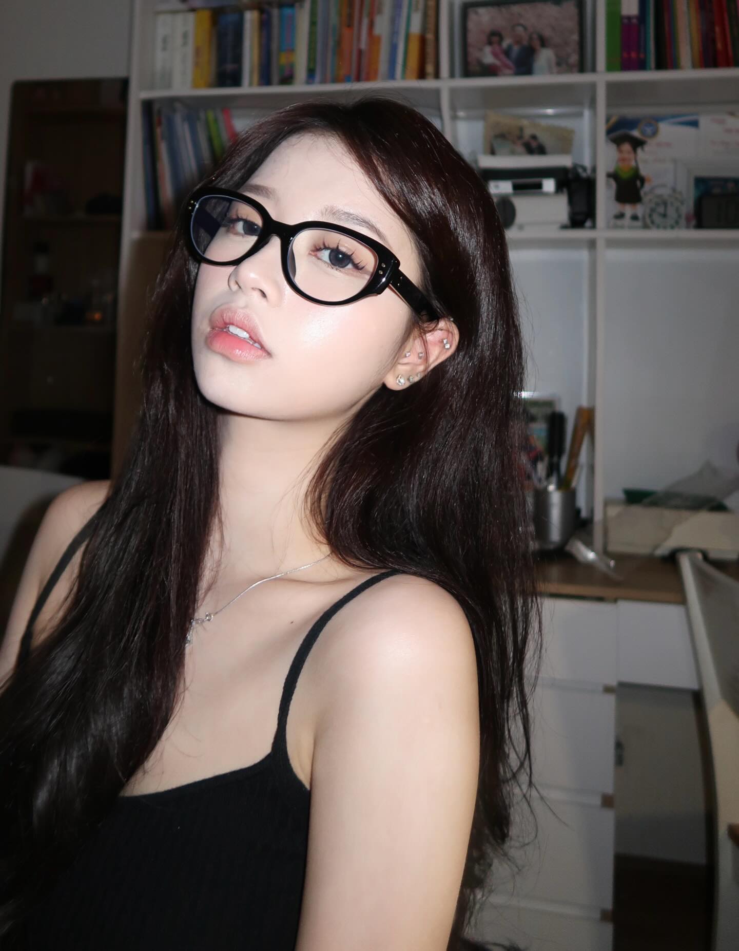 Despite Everything for the 'Insta Life', Gorgeous Girl with 1.4 Million Followers Takes Dangerous Action, Faces 'Report Storm' 11 43341587520428460527540307563389269856971256n 17559202116421379985035 1755935554390 1755935555321488274717