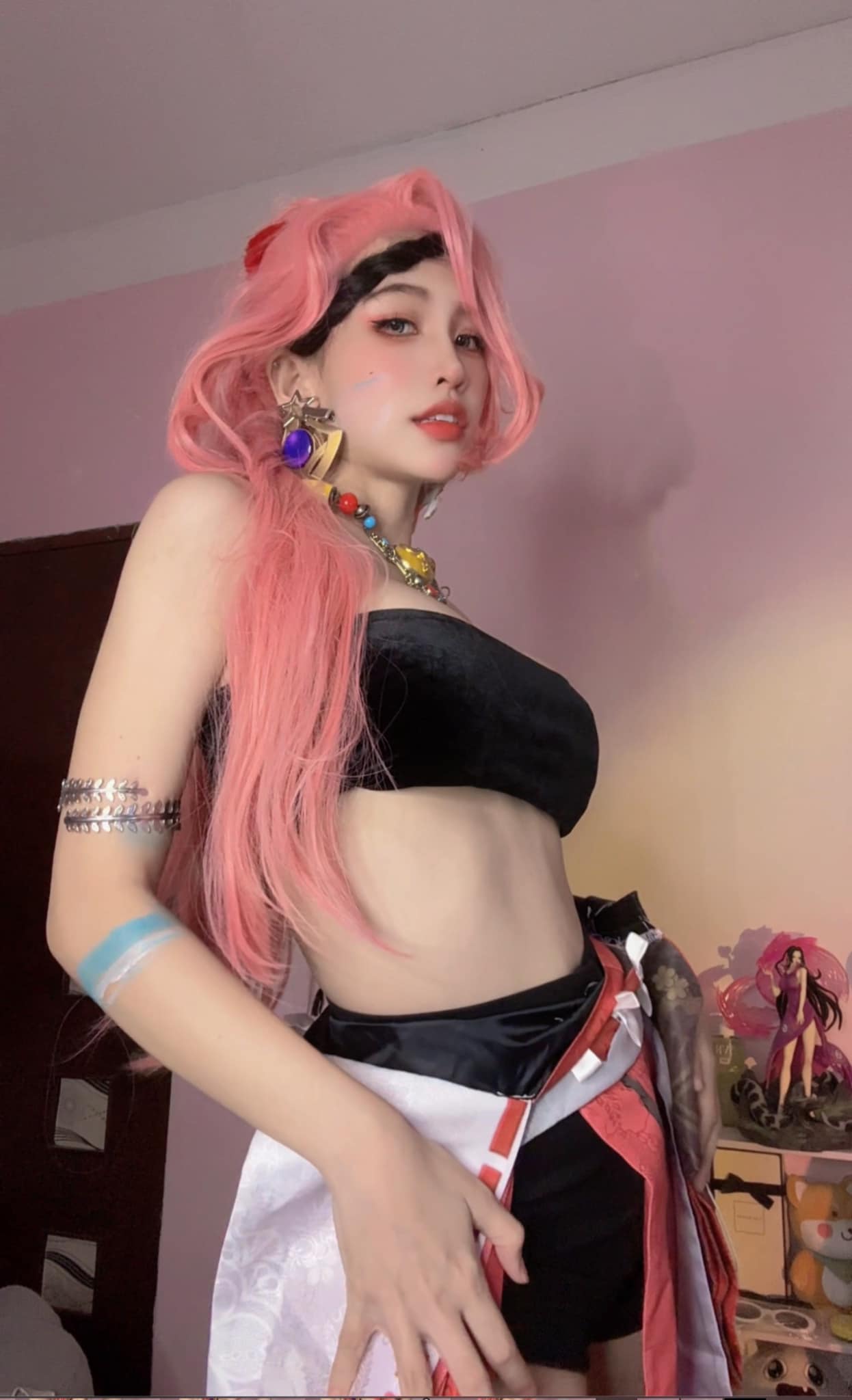 Female Streamer Posts Sizzling Photos to "Test" Fans, Response is Nothing Short of Surprising 13 48105421510708390415130587378611924847638395n 1754536644155974430996 1754537708779 1754537708981641638154