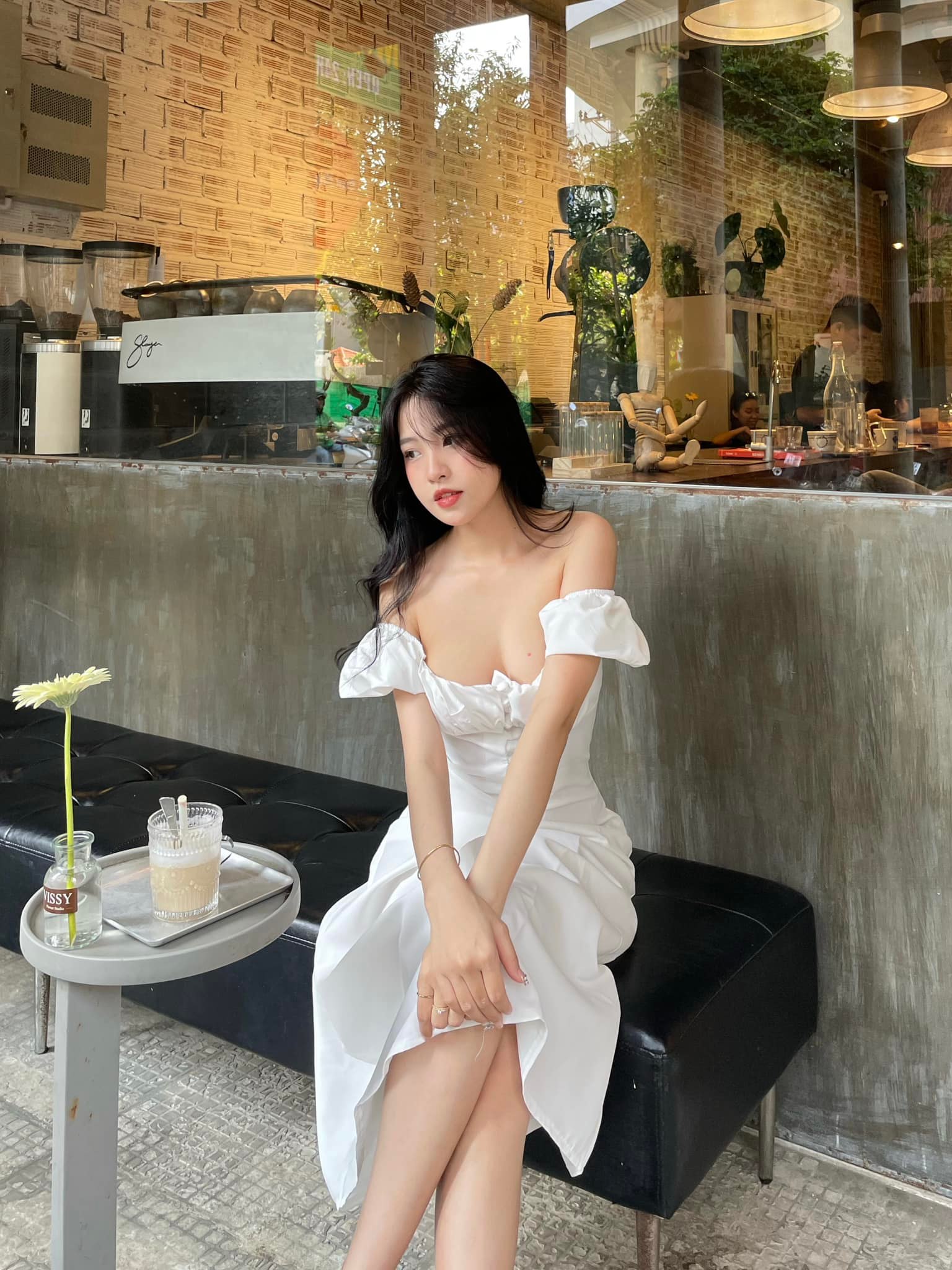 "The More You Gaze, the More You Fall in Love": A Close Look at the Beauty of a Hot Girl with Hundreds of Thousands of Followers 10 48147748421286082509024956253343642577125940n 1756463505650870974217 1756515486523 17565154867351961094185