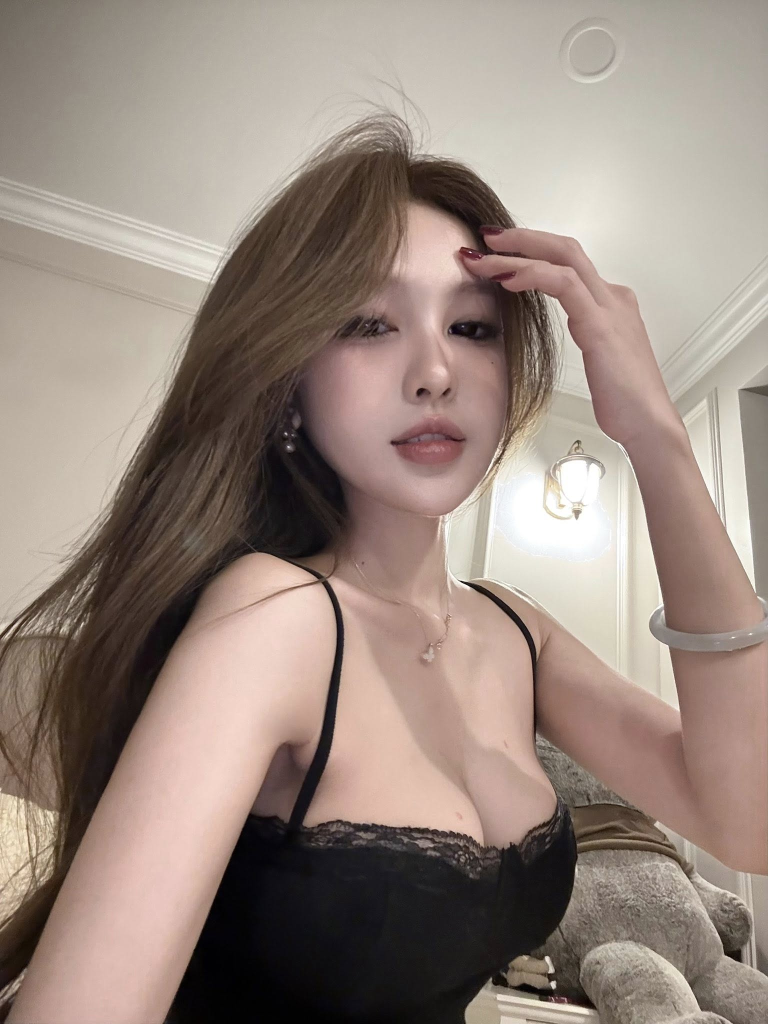 "The More You Gaze, the More You Fall in Love": A Close Look at the Beauty of a Hot Girl with Hundreds of Thousands of Followers 4 49980771321964672307832638166702904675150653n 17564633430611912184501 1756515476513 17565154767451595666676