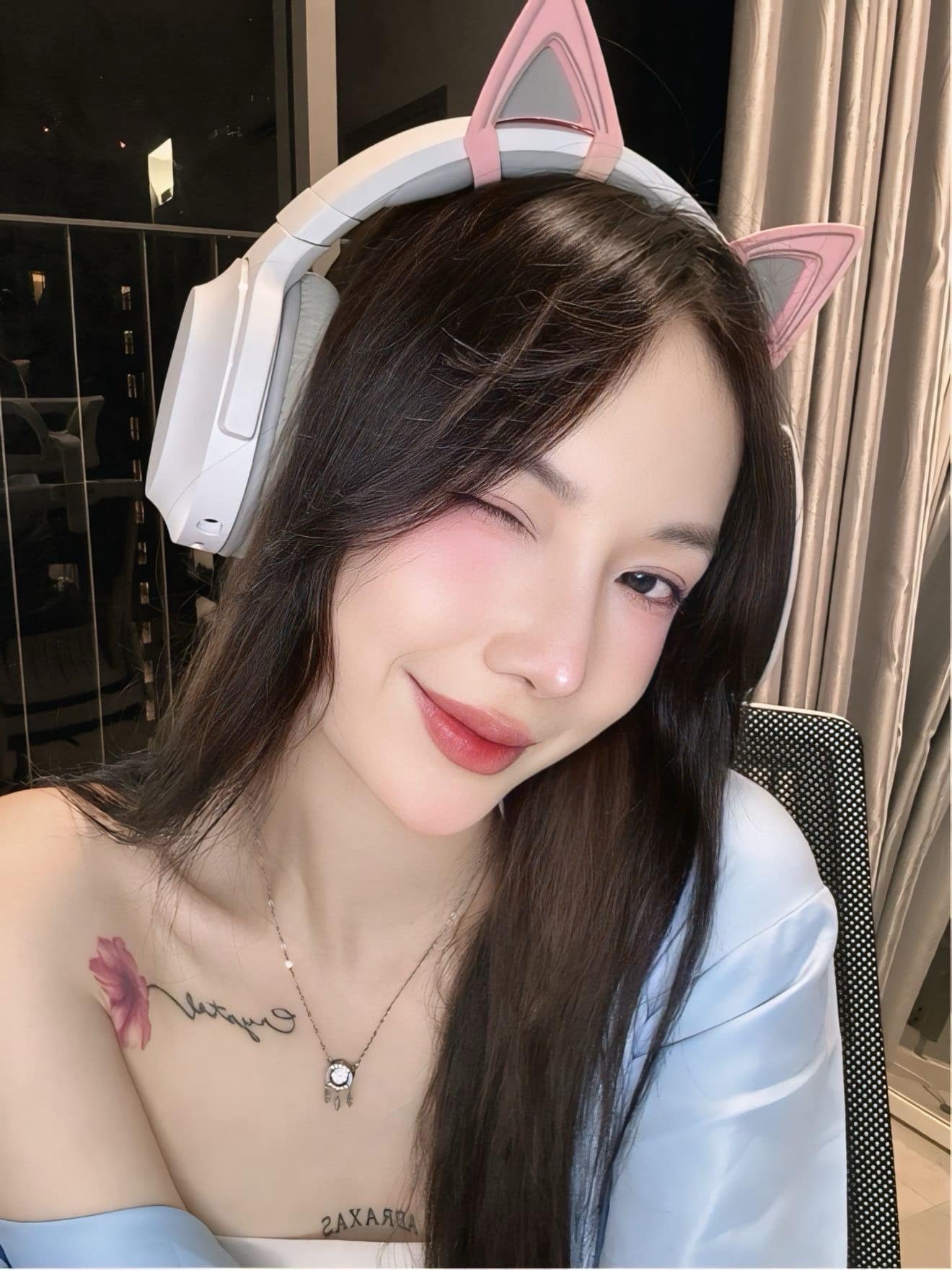 After Half a Year Offline, Female Streamer "Refreshes" Male Fans with a Series of Stunning Body Photos, Proving She's Still "On Top" 11 5033530104217488125153834289795251539485039n 17562688461871458592368 1756286229678 17562862300501022932613
