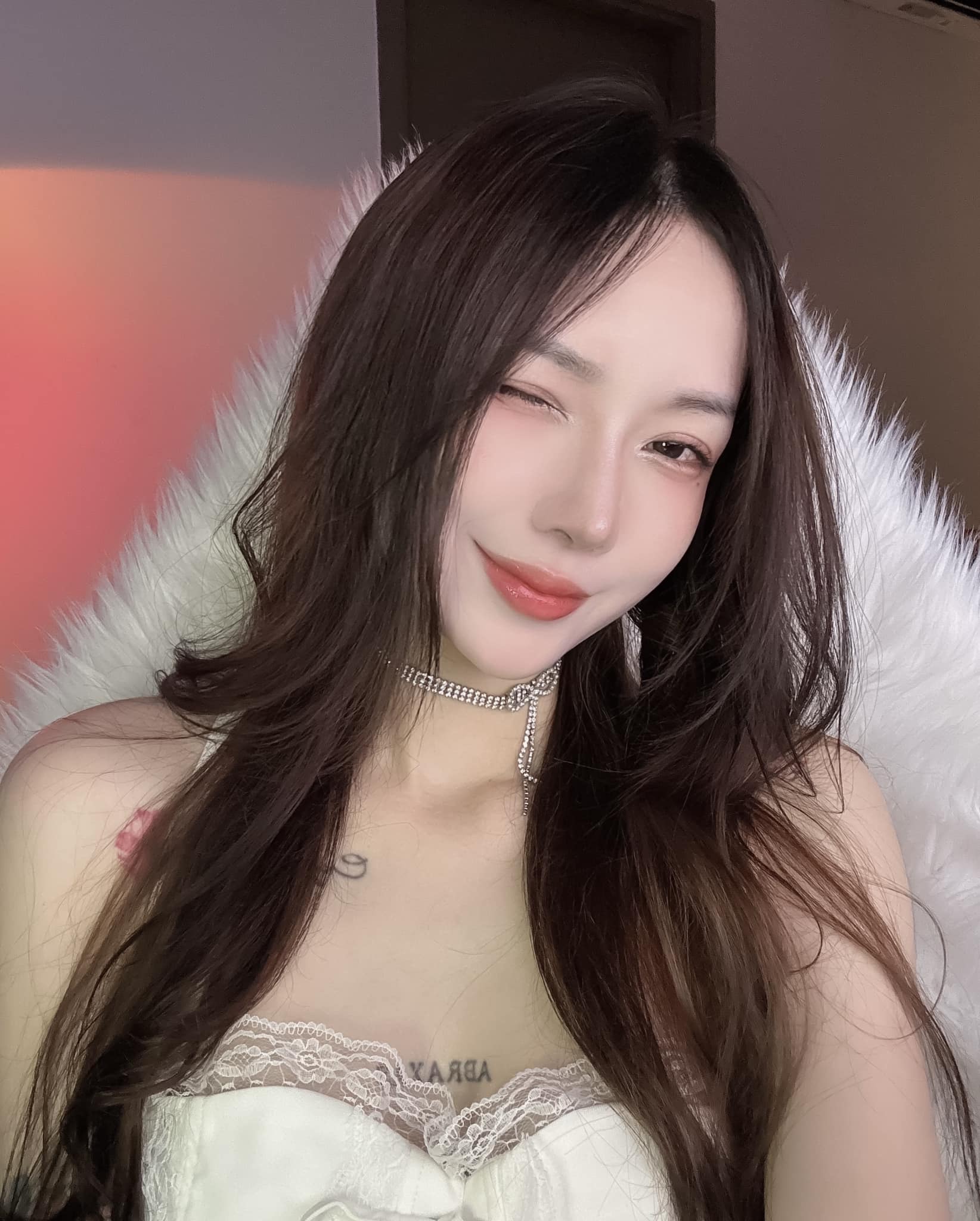 After Half a Year Offline, Female Streamer "Refreshes" Male Fans with a Series of Stunning Body Photos, Proving She's Still "On Top" 12 50365149442191956749830794818153881958576173n 17562688461981324958730 1756286231973 1756286232266169138401