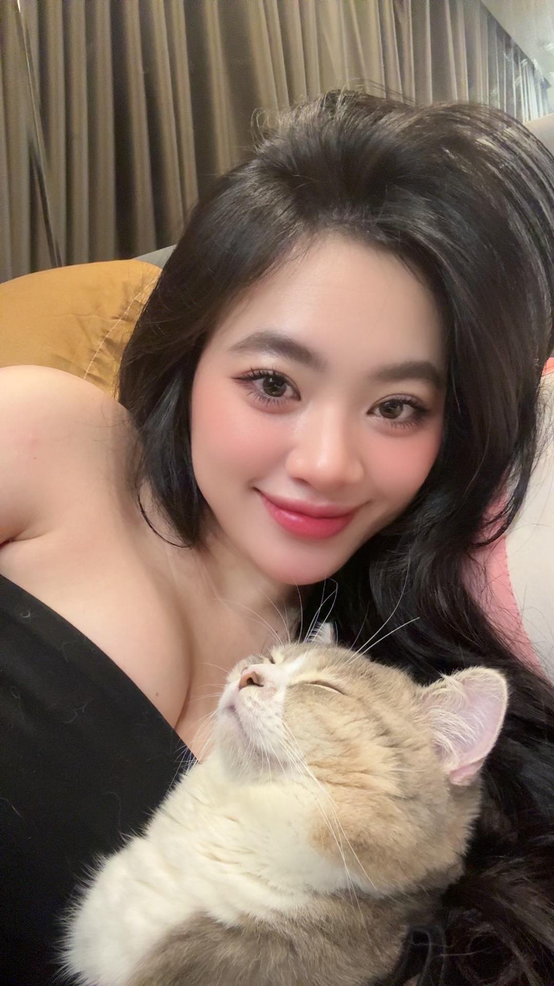 Up Close with Trâm Anh Riding a Stunning Horse, Flaunting Her Perfect Figure 12 51070285212467051903181436614562625569030860n 17563719599241034352084 1756375575785 17563755761171015908657