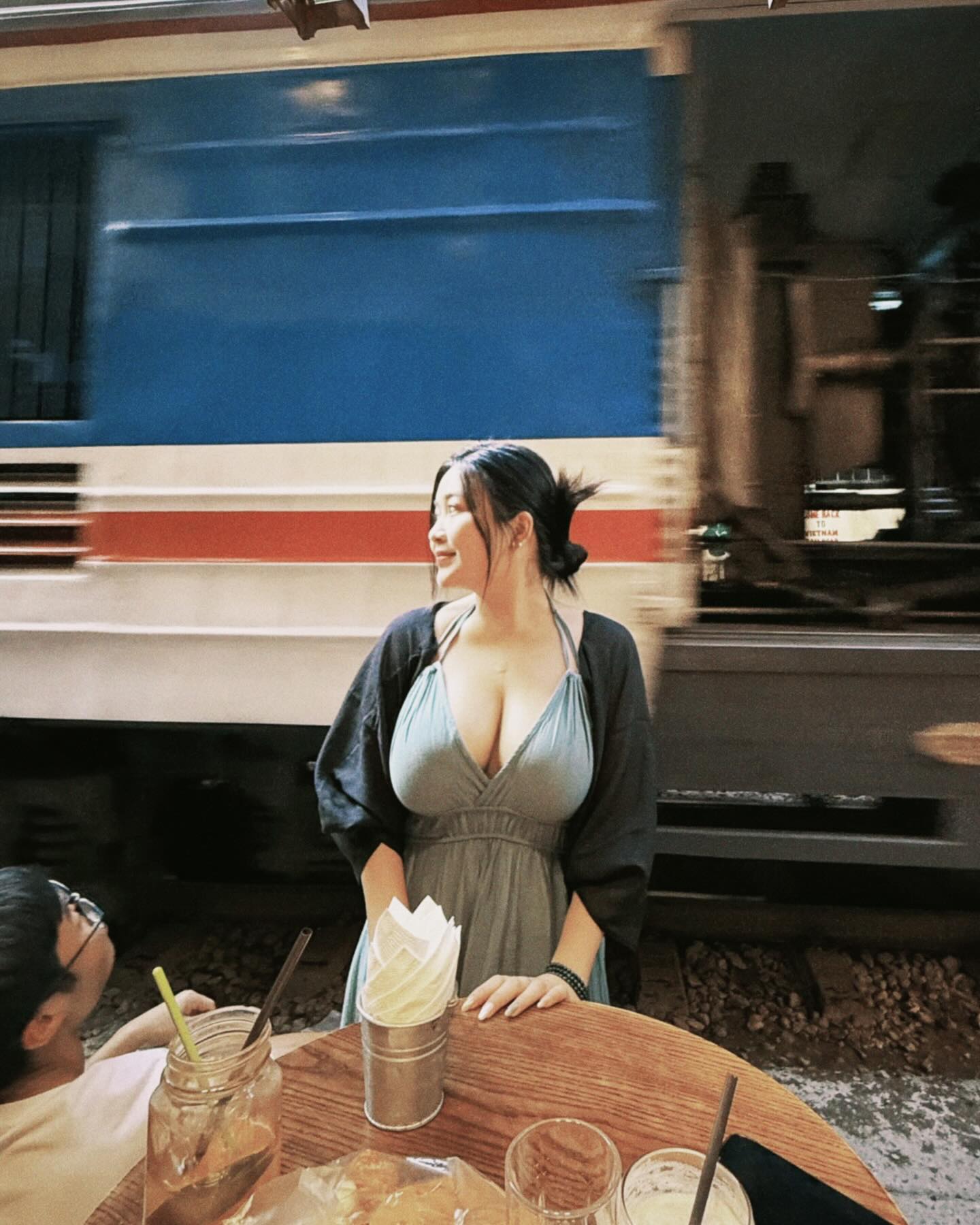 "Street Fire" with a Stunning Display from a Beauty with a "Perfect Body", Defying the Heat of Hanoi! 8 527338057179172266341159911371377929562336517n 17542969408451970460281 1754298687032 17542986872951931406539