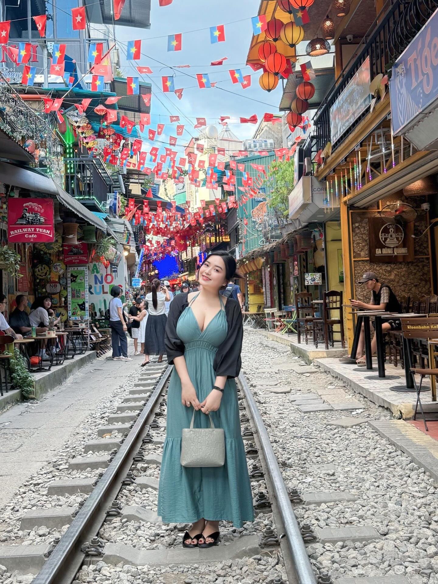"Street Fire" with a Stunning Display from a Beauty with a "Perfect Body", Defying the Heat of Hanoi! 2 527569855180668572372303868770832149823663430n 17542969069791065505554 1754298681076 17542986812621082811883
