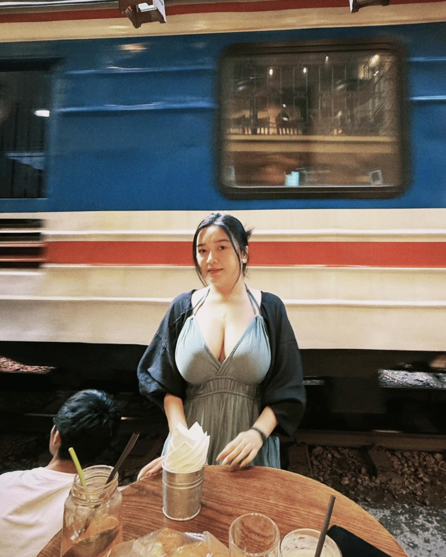 "Street Fire" with a Stunning Display from a Beauty with a "Perfect Body", Defying the Heat of Hanoi! 7 527572231179172266431159918377586288506329532n 17542969408241788734289 1754298685915 1754298686091241990054