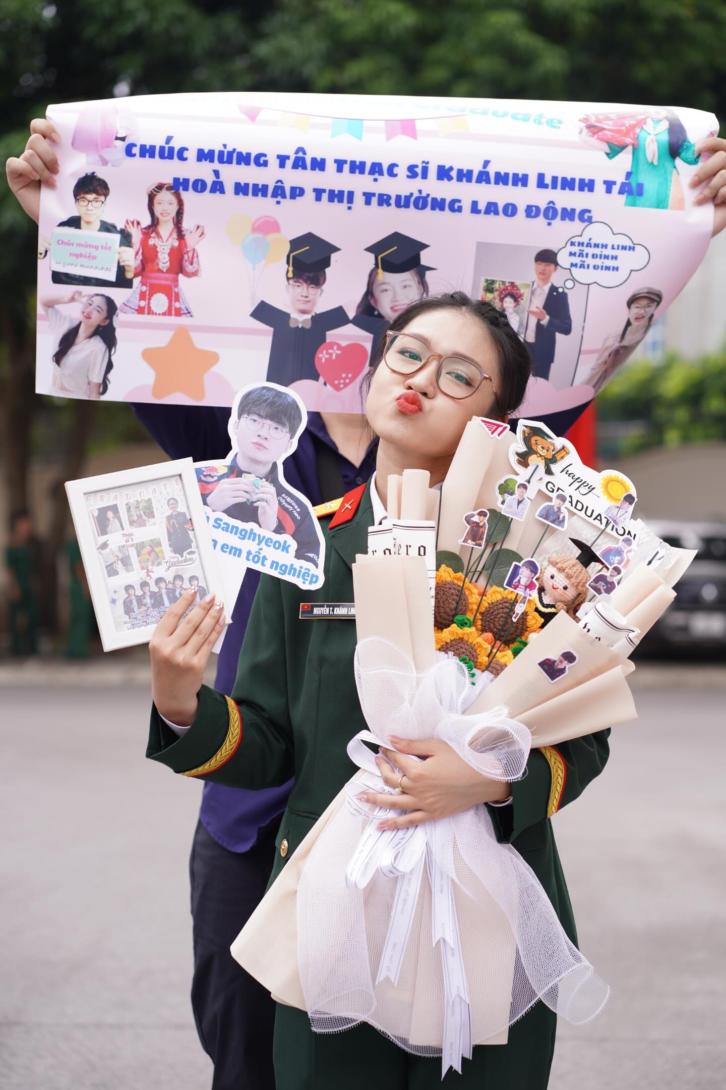 T1 Female Fan's Epic A4 'Flex' Goes Viral, Community Eagerly Requests Her 'Good Vibes'! 1 527579542178983980732547942933489410172303908n 17544426494051338576259 1754448254131 1754448254420889714459