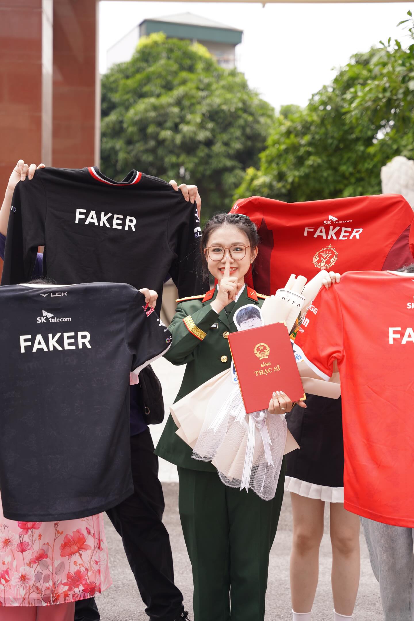 T1 Female Fan's Epic A4 'Flex' Goes Viral, Community Eagerly Requests Her 'Good Vibes'! 2 528333323178983980312547949067439745295258571n 175444264941577821648 1754448255353 1754448255530932576589