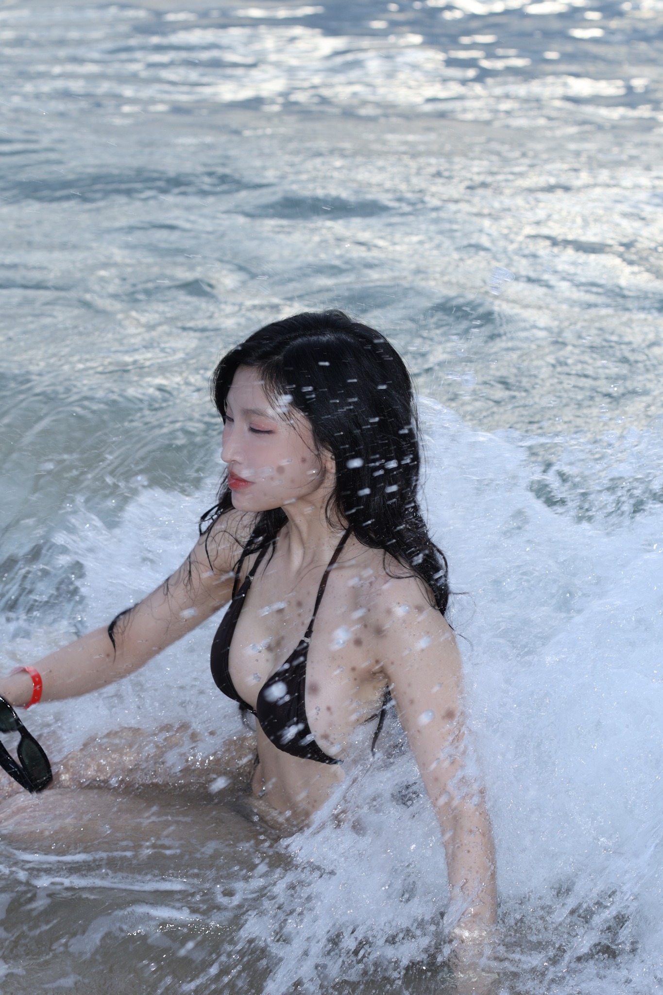 Female Streamer Posts Sizzling Photos to "Test" Fans, Response is Nothing Short of Surprising 8 52859823811940543125248637290514826269930883n 1754536044796206532717 1754537700879 1754537702070787302658