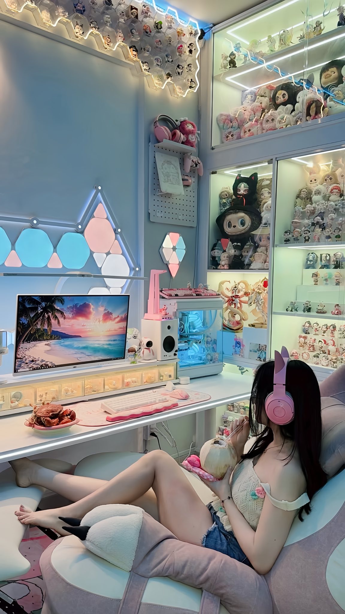 Hot girl showcases luxurious gaming decor, so impressive that everyone is in awe and wants to invest immediately! 1 52973965132796282022030485113296754661781972n 17547938932021765228105 1754798891906 1754798892005672902905