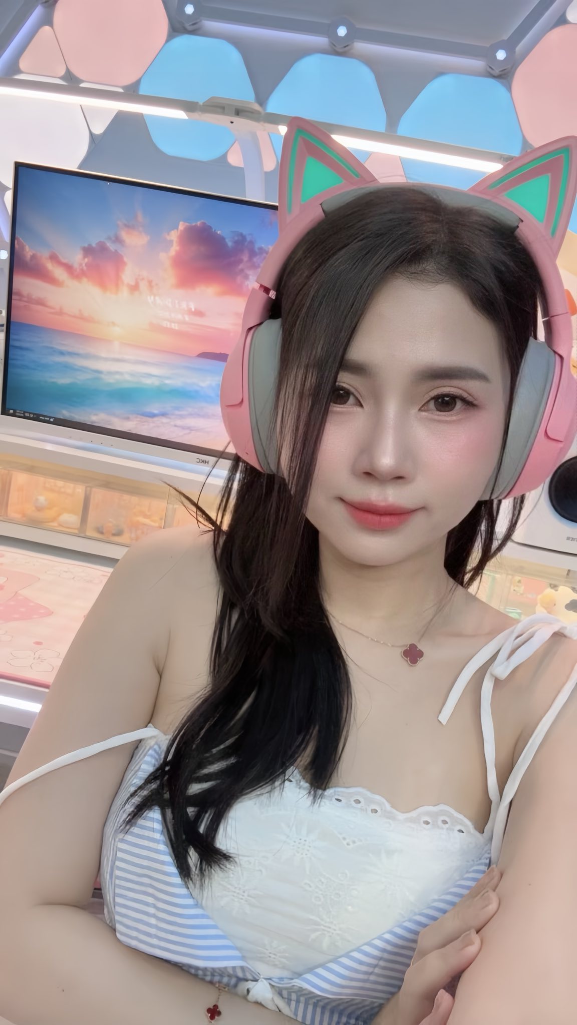 Hot girl showcases luxurious gaming decor, so impressive that everyone is in awe and wants to invest immediately! 3 52994916632796282355363782282140661335304642n 17547938931761548345721 1754798893553 17547988937071437344628
