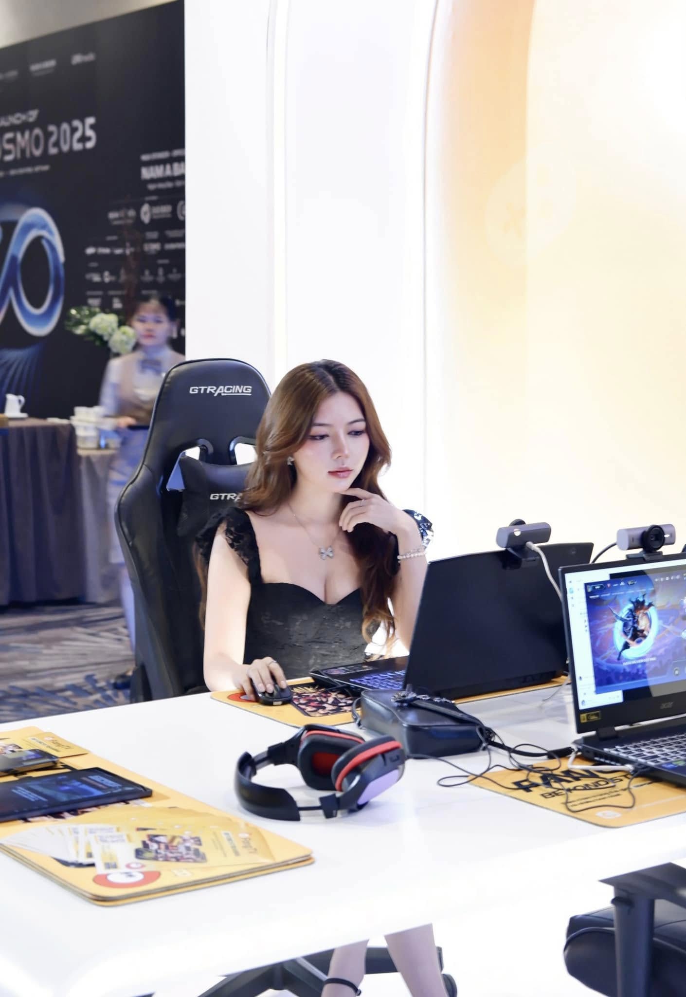 Astonished by the Comeback of the Veteran Streamer, Ageless Figure, and Statue-like Beauty 8 53737955313267187654850042164078422626911455n 17559643781371533683425 1756016421272 17560164215672007694863