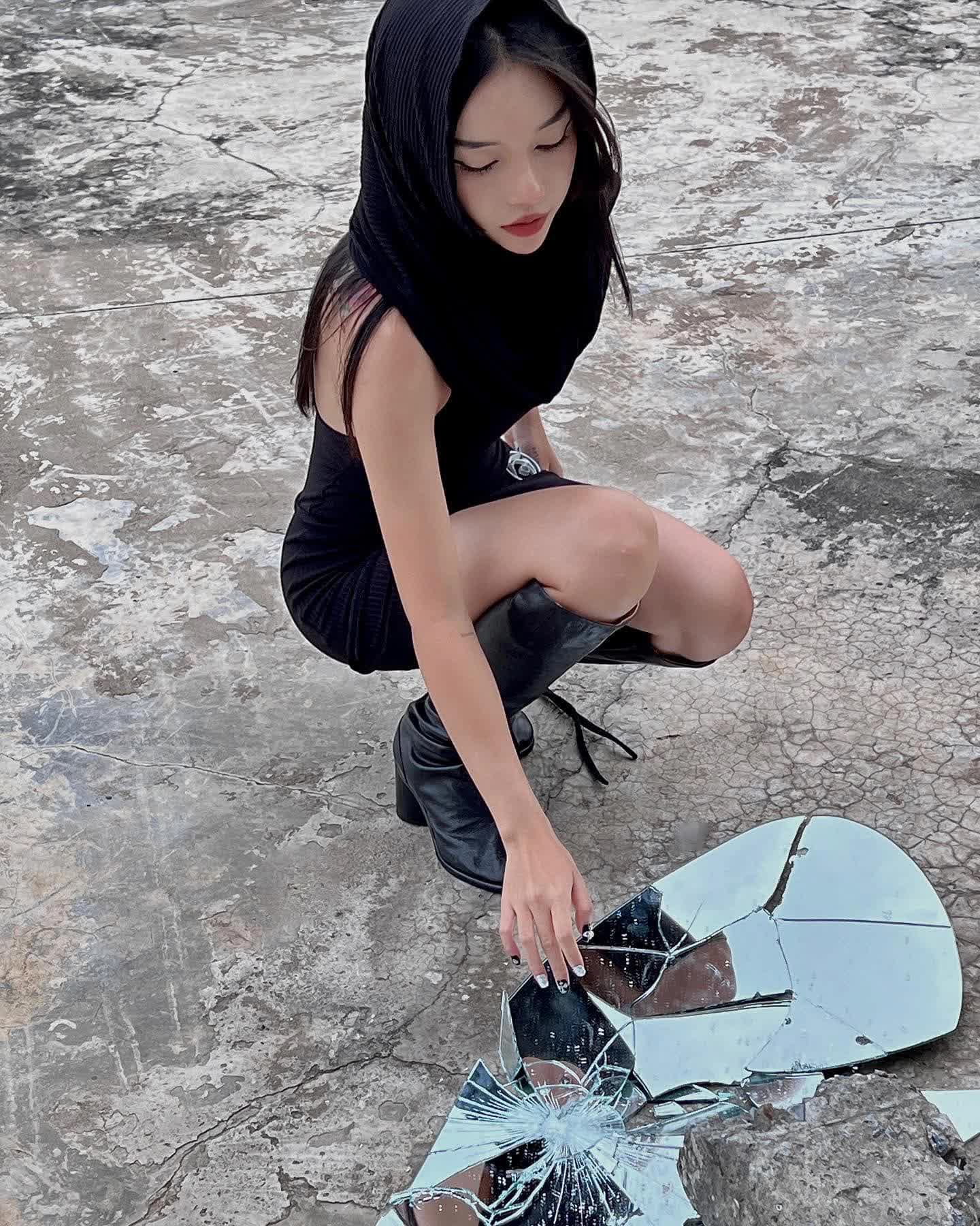 Releasing a Bold Clip, Linh Ngọc Đàm Attracts 1.1 Million Views 3 59283161251273738069410307202n 166986936577555995409 1669888609001 16698886090781585284073 1755833557906 17558335580401505434271 1755836702071 17558367026631661062929